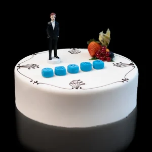 Gutt konfirmasjonskake hvit