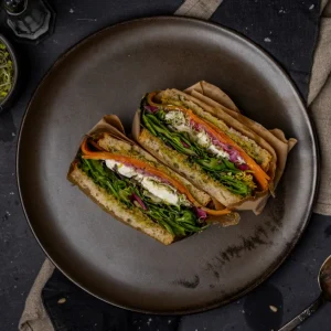 Røkt gulrot og ostekrem sandwich