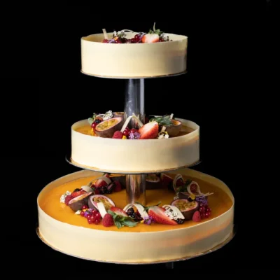 Bryllupskake pasjonsfrukt 50-60 pers 3 etasjer