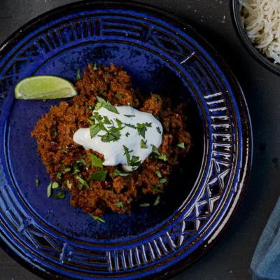 Chili con carne med ris, tortillachips og seterrømme