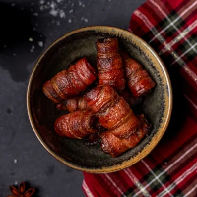 Dadler rullet i bacon