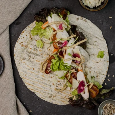 Cæsarkylling og bacon - hel wraps