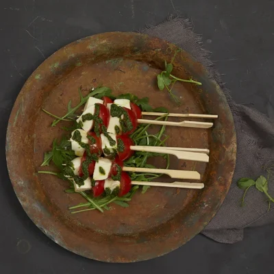 Spyd med tomat, mozzarella og pesto