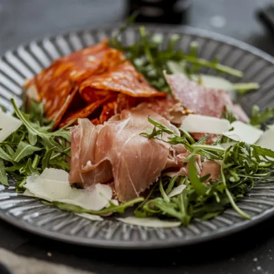 Modnet Serrano og spekepølse