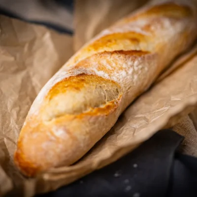 Hel øko surdeigsbaguette (350g), leveres halvstekt