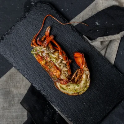 Grillet hummerhale med urtesmør