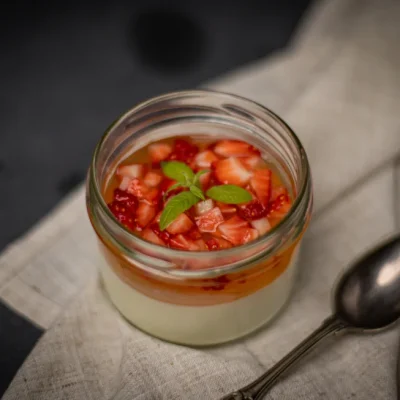 Yuzu pannacotta i glass