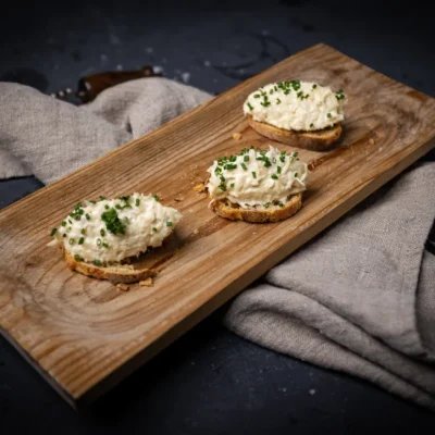 Appetizer - Røkt kveitekrem på økologisk surdeigstoast
