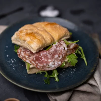 Salame Ventrichina & aioli - Kolonihagen økologisk ciabatta
