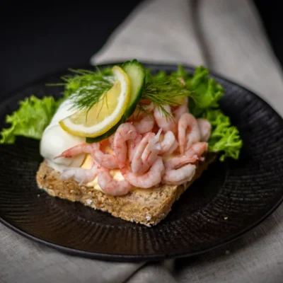 Rekesmørbrød med egg og majones