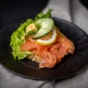 Smørbrød med røkelaks og eggerøre